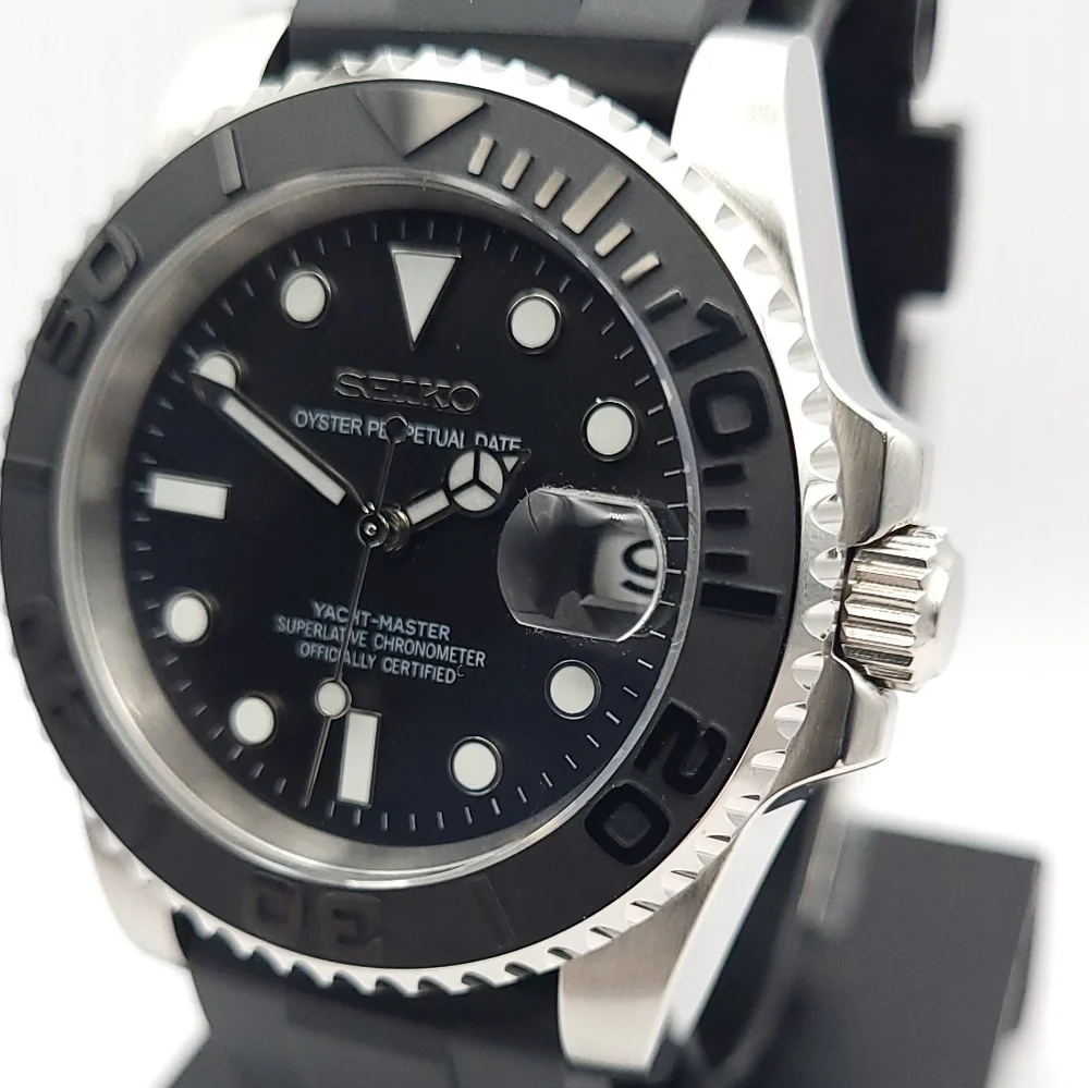 Seiko Black and Silver Men's Watch - Picture 2 of 8